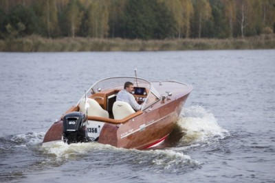 Budowa jachtów, motorówek - wodowanie- White Eagle